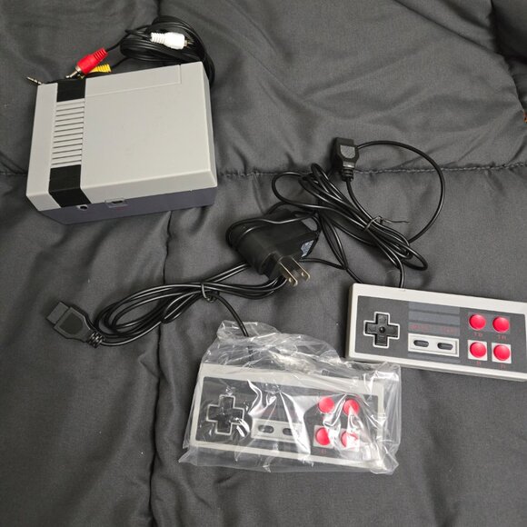 VVIA Mini Game Entertainment System - Picture 3 of 3